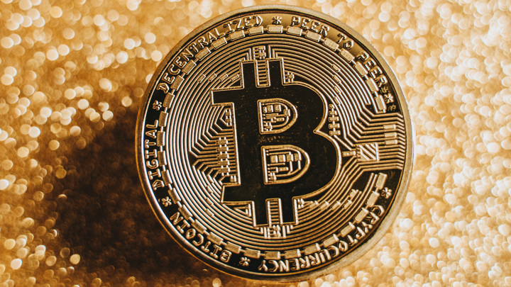 Сальвадор будет покупать по биткоину в день