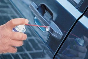 Силиконовая смазка для автомобиля: преимущества и правила использования