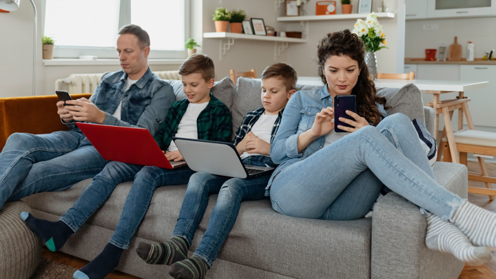 На поддержку семей с детьми выделят 2,5 трлн рублей