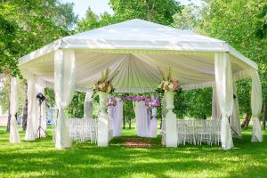 Аренда шатров: что это такое и какие преимущества она предоставляет