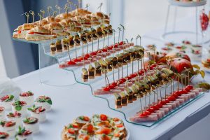 Фуршет-бокс: удобный способ организации банкетов и мероприятий