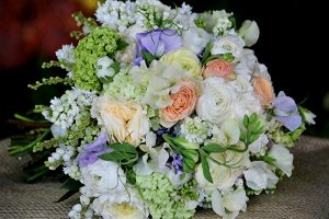 Доставка цветов: красивые и свежие букеты прямо к вам домой