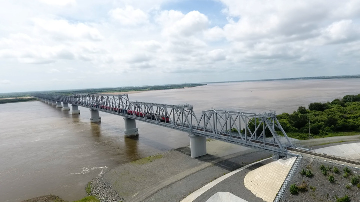 По мосту через Амур из Китая прибыл первый грузовой состав