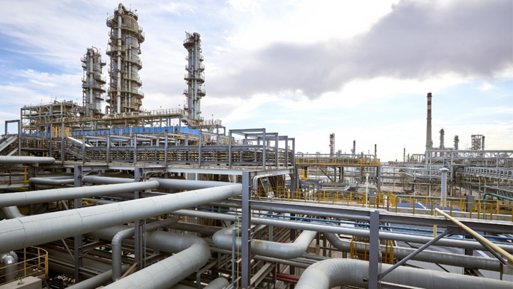 В Казахстане из-за аварии остановили производство на крупнейшем НПЗ