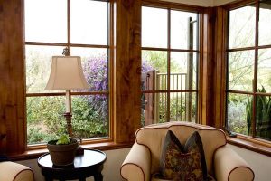 Деревянные окна: преимущества и особенности