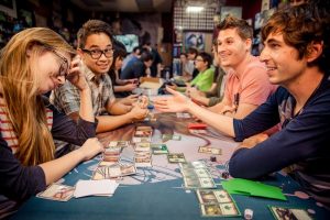 Выбираем настольную игру для компании из шести человек