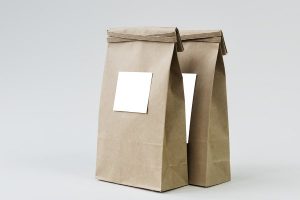 Почему следует выбрать бумажные пакеты для упаковки товаров?