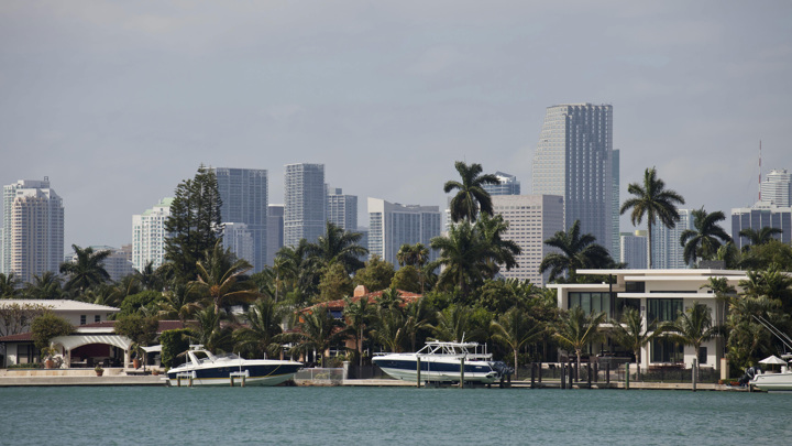 Bloomberg: разбогатевшие в России металлотрейдеры купили отель в Майами