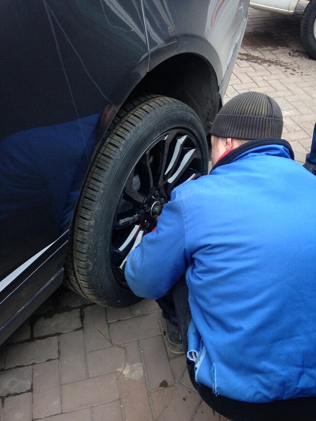 Преимущества и недостатки выездной услуги по замене шин.