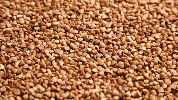 Фирма с Алтая выясняет, почему ее гречку запретили в Белоруссии - Новости на Вести.ru