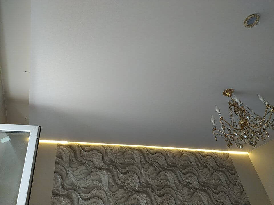 Парящие натяжные потолки: особенности и преимущества