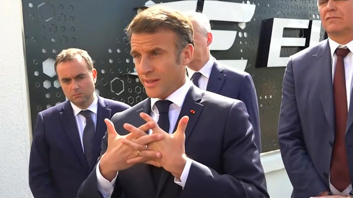 L'Opinion: ошибка Макрона на африканском рынке сыграла на руку России - Новости на Вести.ru