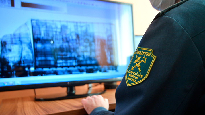 В Домодедове у пассажирки из Дубая нашли драгоценности на 5 млн рублей - Новости на Вести.ru