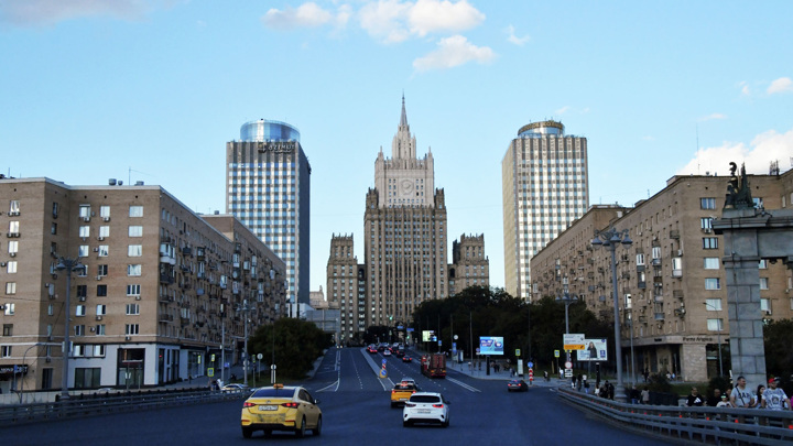 Эксперт Григорьев: окно в Россию для западных компаний прорубили дипломаты - Новости на Вести.ru