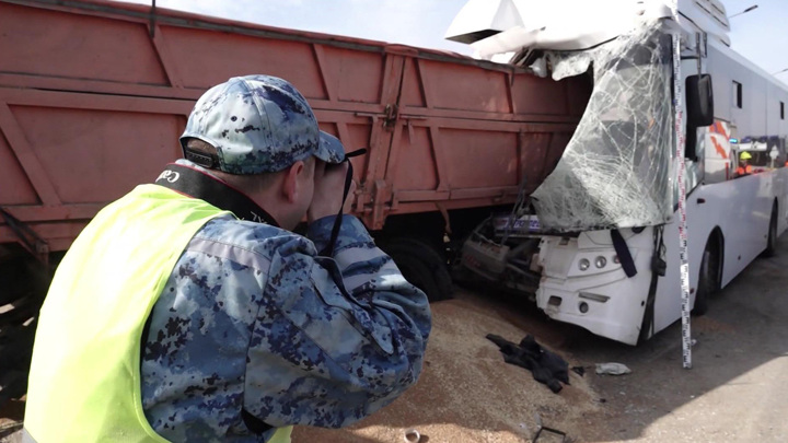 Минздрав Крыма уточнил число пострадавших в ДТП с грузовиком и автобусом - Новости на Вести.ru