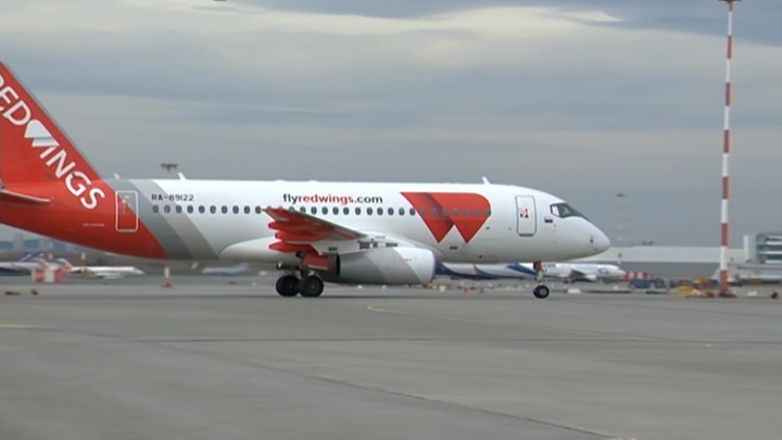 Выполнявший рейс в Грозный самолет Red Wings вернулся в аэропорт вылета - Новости на Вести.ru