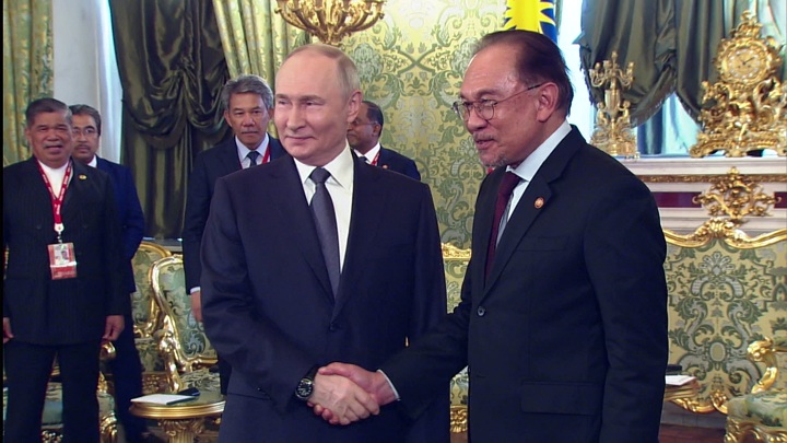 Путин встретился с премьером Малайзии Анваром Ибрагимом в Москве - Новости на Вести.ru