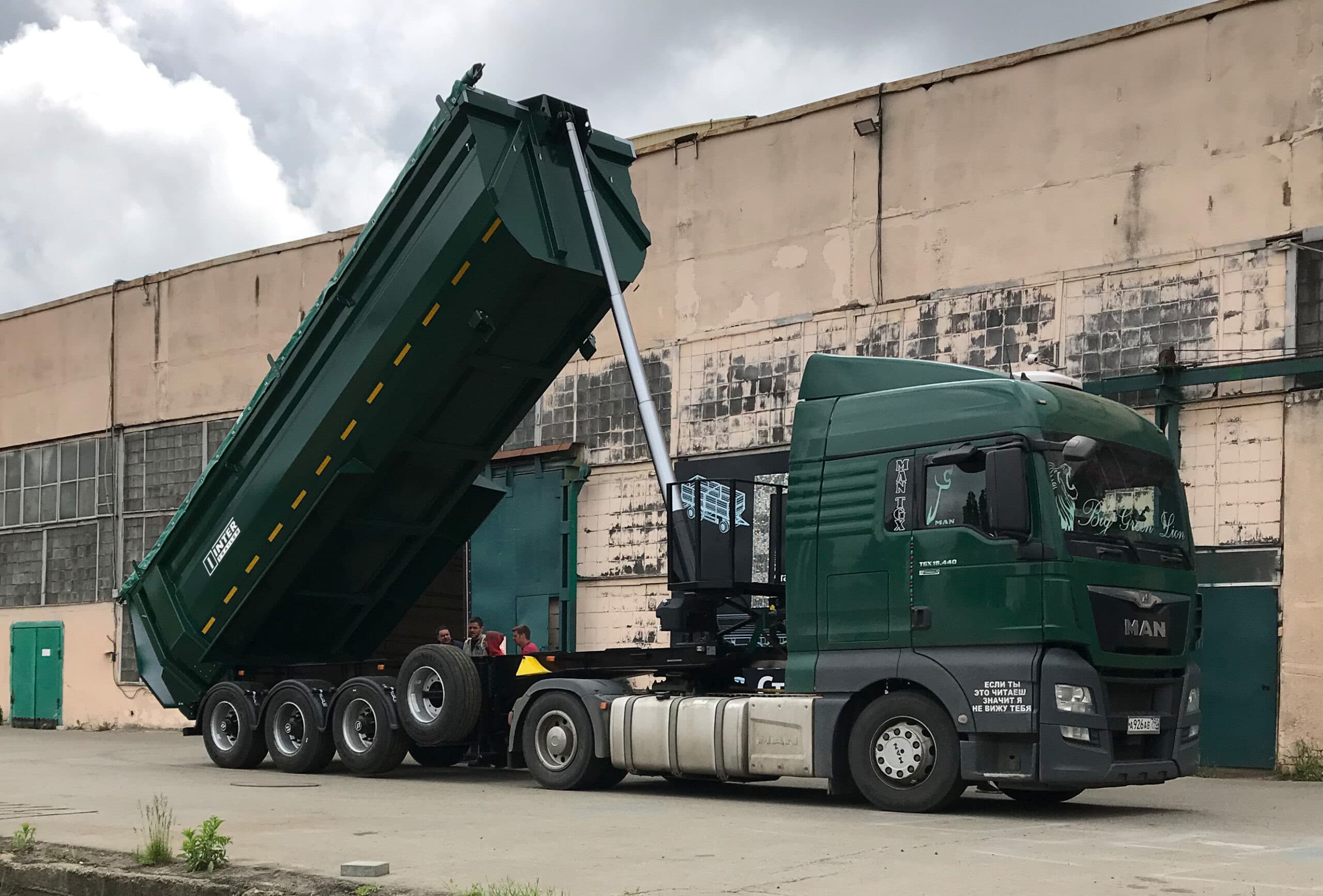 Самосвальные полуприцепы: какие модели лучше подходят для строительного бизнеса