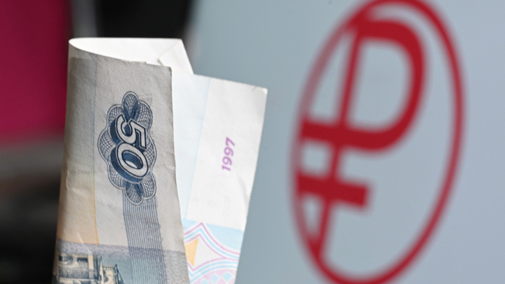 Экономист Кузьмин: рубль ослабнет до 95 рублей за доллар к концу года - Новости на Вести.ru