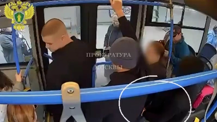 Прокуратура показала видео работы карманника в московском транспорте - Новости на Вести.ru
