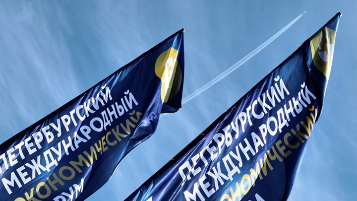 Ушаков: на площадке ПМЭФ состоятся деловые форумы ШОС и БРИКС - Новости на Вести.ru