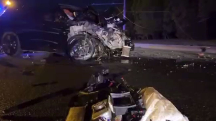 В Уфе иномарка загорелась при столкновении с электроопорой, есть погибший - Новости на Вести.ru