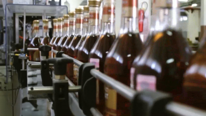 Депутат Хамзаев призвал снять мораторий на проверки алкогольного бизнеса - Новости на Вести.ru