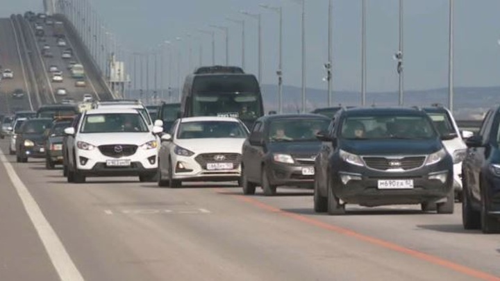 Движение по Крымскому мосту нормализовано - Новости на Вести.ru