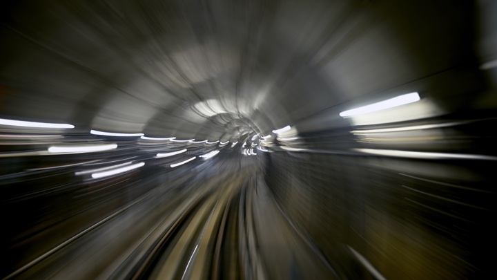 На участке Серпуховско-Тимирязевской линии метро не было движения поездов - Новости на Вести.ru