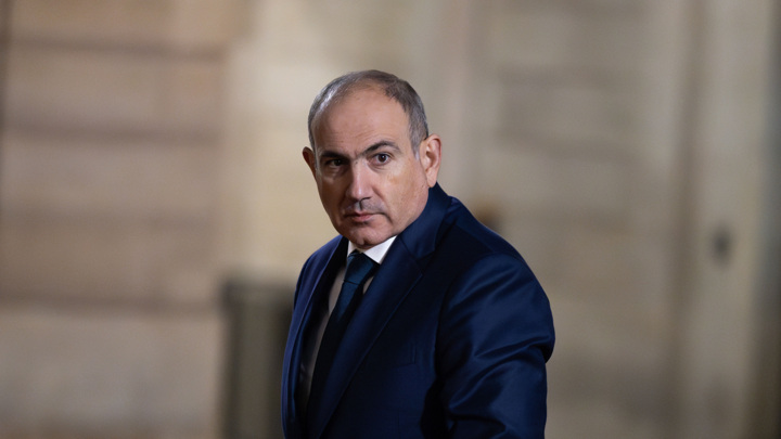 Пашинян выразил Путину соболезнования в связи с крушением самолета Ан-24 - Новости на Вести.ru