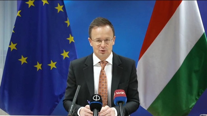 Сийярто обвинил фон дер Ляйен в провале переговоров о тарифном соглашении с США - Новости на Вести.ru