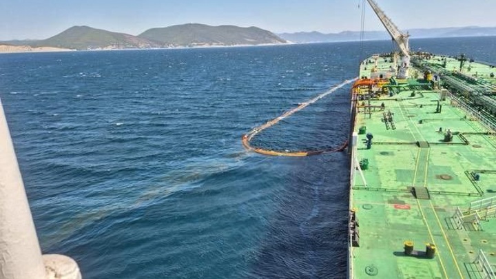 КТК сообщил о ликвидации последствий разлива нефти под Новороссийском - Новости на Вести.ru