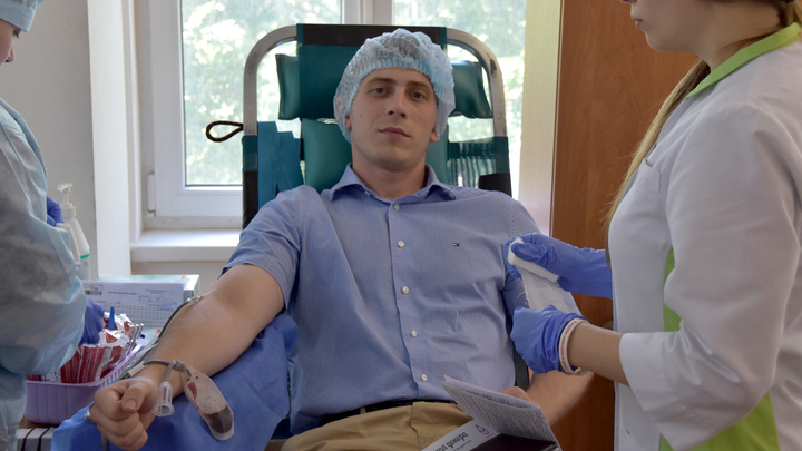 Почетные доноры в 2025 году могут получить выплату 18 тыс руб и льготную путевку - Новости на Вести.ru