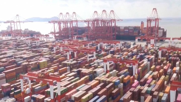 Китай отправил первое грузовое судно в Европу по Северному морскому пути - Новости на Вести.ru