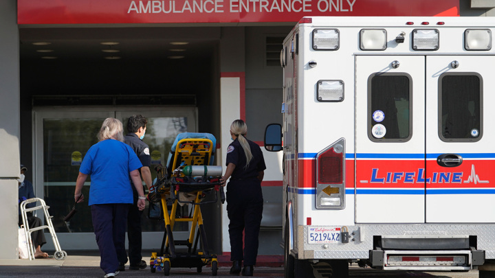 Тело безбилетного пассажира нашли в отсеке шасси самолета в США - Новости на Вести.ru