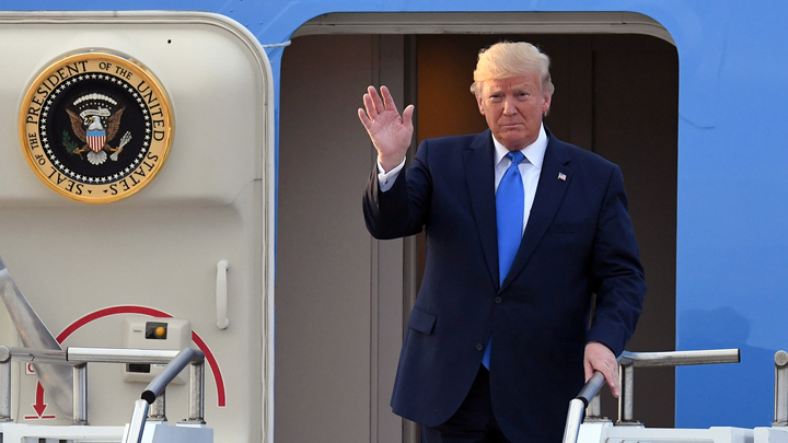 Трамп вылетел из Пусана после встречи с Си Цзиньпином - Новости на Вести.ru