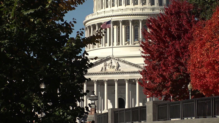 Эксперт Бенедиктов назвал расколом решение части демократов по шатдауну в США - Новости на Вести.ru