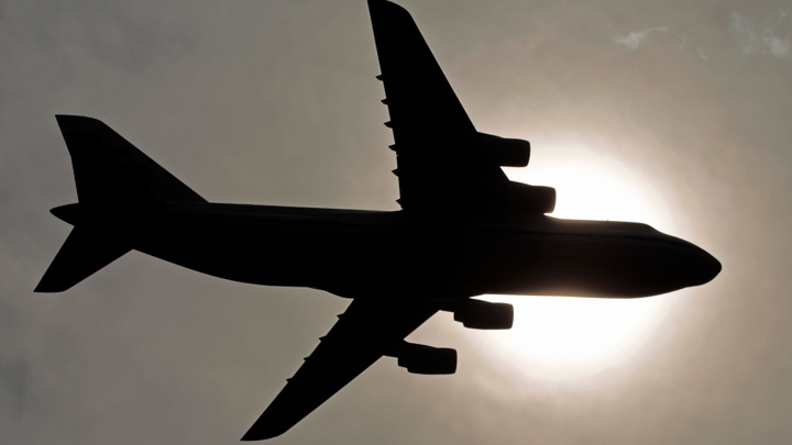 Kan: украинский Ан-124 забрал военные грузовики США из Израиля и улетел в ОАЭ - Новости на Вести.ru