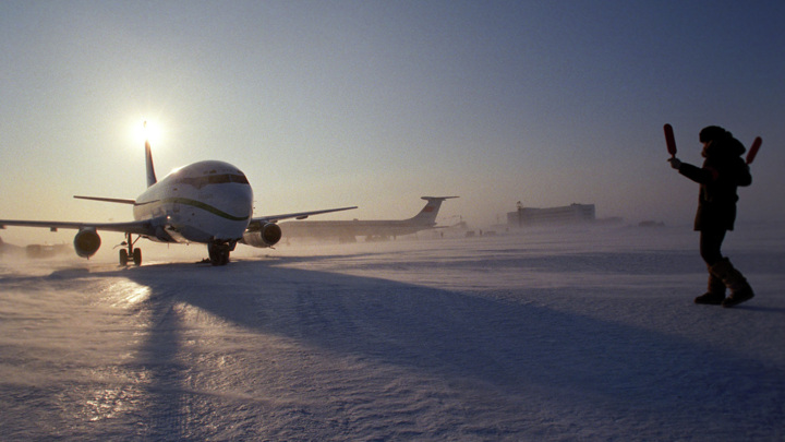 Ненастная погода привела к задержкам авиарейсов в аэропорту Анадыря - Новости на Вести.ru