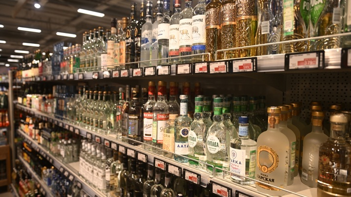 Продажи алкоголя в России снизились в январе – октябре 2025 года на 10,3% - Новости на Вести.ru