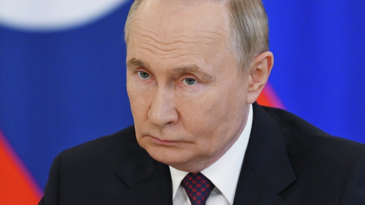 Путин приехал в штаб-квартиру "Сбера" для участия в конференции по ИИ - Новости на Вести.ru