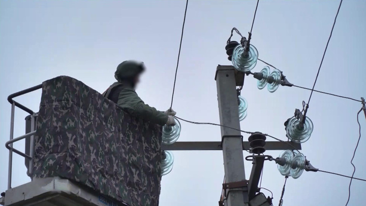 В Рыльске в результате удара ВСУ по подстанции без света остались три тыс. жителей - Новости на Вести.ru