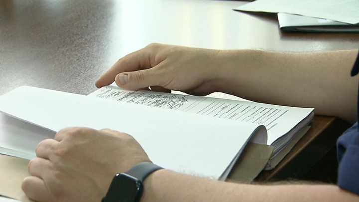 В Тюмени мужчина применил насилие к полицейскому в поезде, возбуждено дело - Новости на Вести.ru